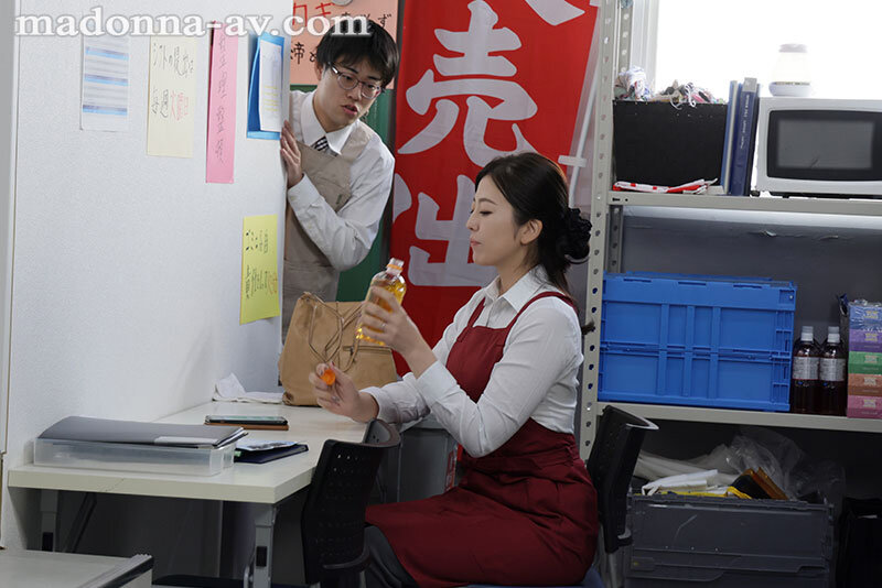 木下凛々子 人妻熟女ソープ嬢には見えないスーパーで働く普段の人妻熟女【juq00759】