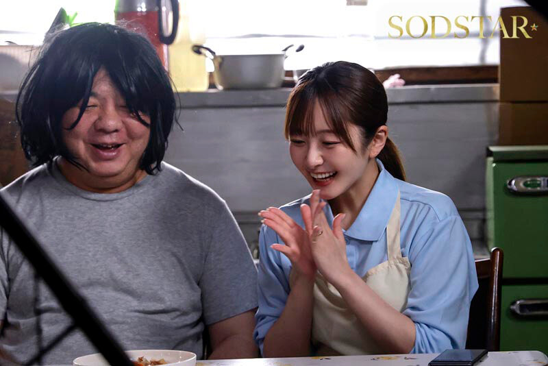 引きこもり訪問支援 ゴミ屋敷に放置された大量のシコティッシュに見かねて内緒でチンカス塗れのチンチンも笑顔で性サポートしてくれる優しいお手伝いさん 青空ひかり 10枚目