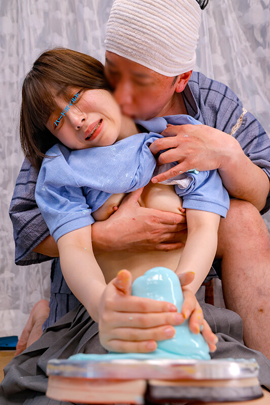 マジックミラー号ハードボイルド 女子〇生が挑戦するパイズリ陶芸チャレンジ!敏感すぎる乳首の先っちょを粘土とオイルで刺激され未熟な体がアツーくなってしまった思春期お嬢様は初めての中イキ&中出ししちゃうなんて! 8枚目