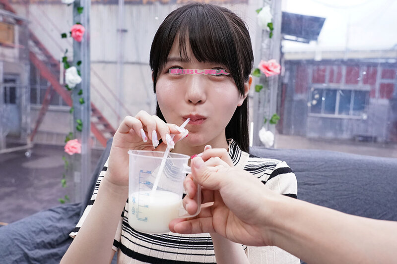 顔出しMM号 女子大生限定 ザ・マジックミラー 牛乳を口に含んで→巨乳モミモミ→乳首こねくりイキ我慢!我慢出来たら100万円!イッたらデカチン即ハメ!初めてのチクイキ絶頂で敏感になったJDオマ○コに激ピストンで生中出し! 2枚目