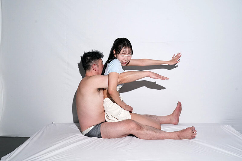 一般男女モニタリングAV ラブラブカップル限定 影絵に挑戦!ドキドキ寝取られシルエットクイズ!5 布越しに彼氏に見られているのに女子大生がデカチンSEXで生中出し! 無料サンプル画像(4) 【中出しレビュー|無料動画まとめ&ランキング】